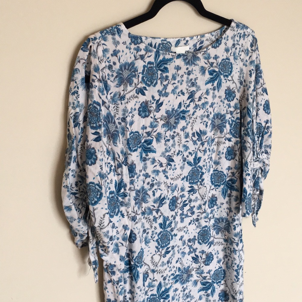 H&M Blue and White Floral Open Sleeve Dress